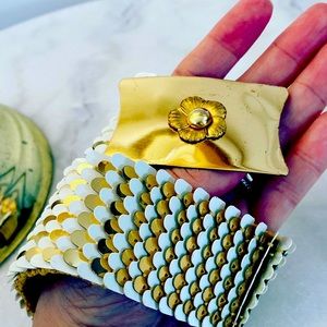 Vintage elastic belt gold buckle white and gold